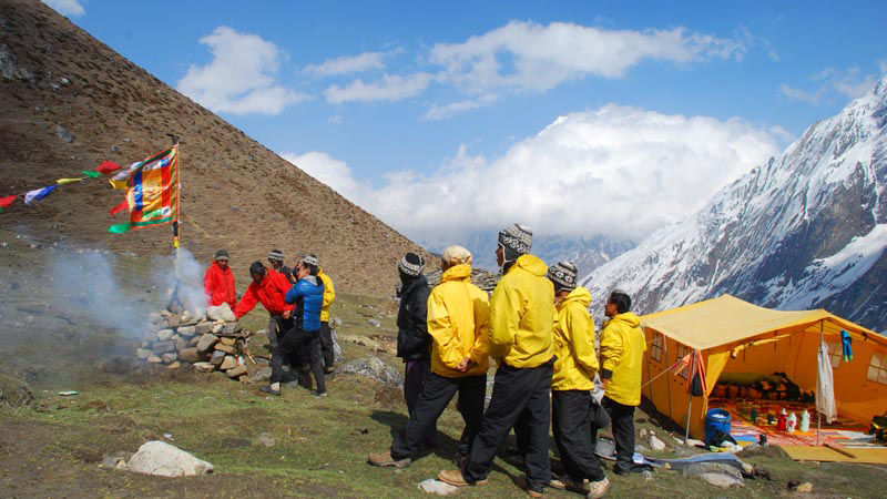 Manaslu HC Flag Fire